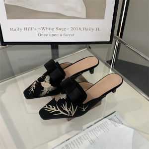 2025 Embroidered Retro Kitten Heel Pointed Toe Shoes 35-40
